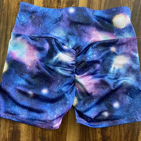 NWT DMD Fitness scrunch shorts - Picture 2 of 2